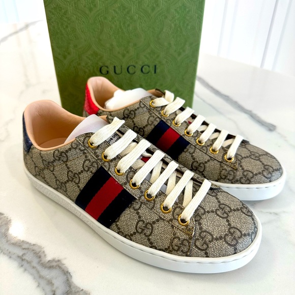 Gucci Ace GG Supreme Sneakers - Picture 2 of 9